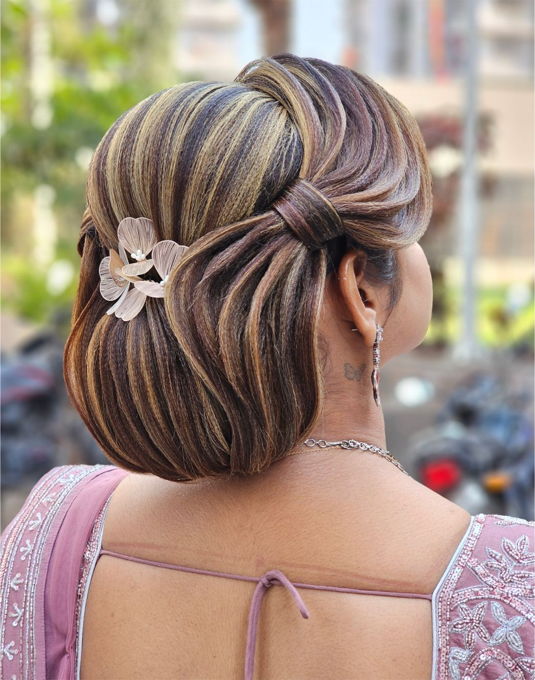 Pulling With Low Bun Hair Style Look Rl0042