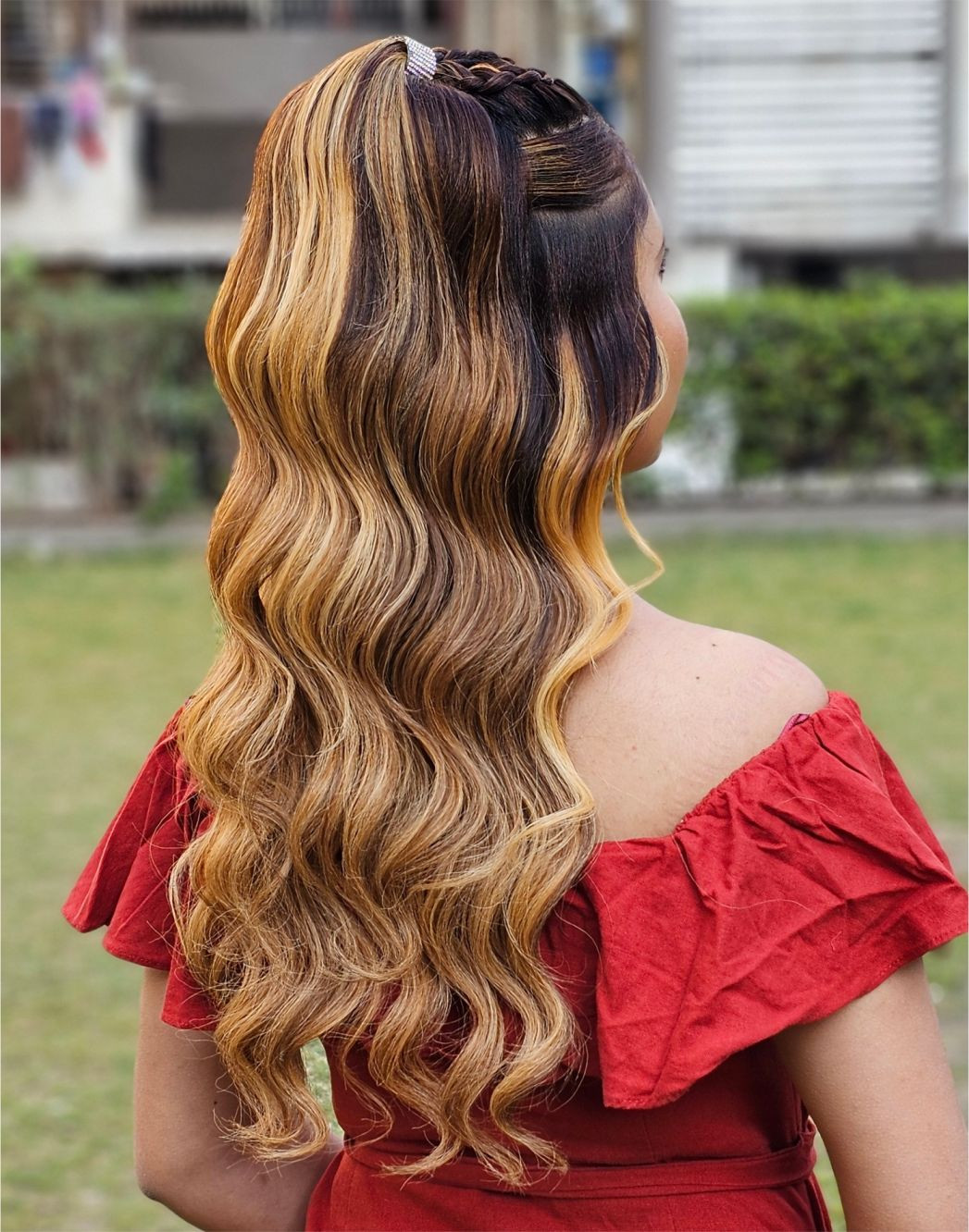 Pony Tail With Wavy Curls Hair Style - Rl0041